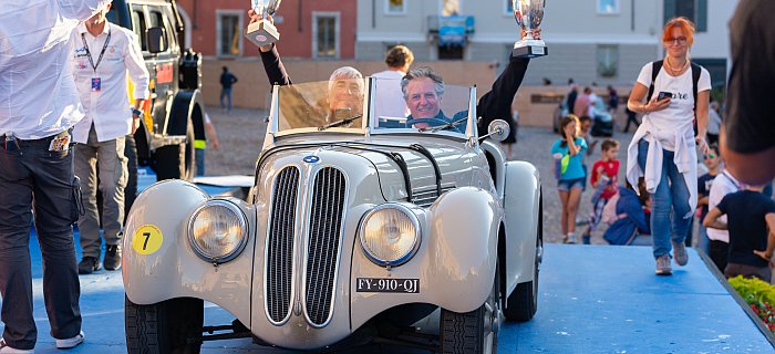 PRIMO TRIONFO PER ALIVERTI-VALENTE  A BORDO DI UNA BMW 328 ROADSTER DEL 1937